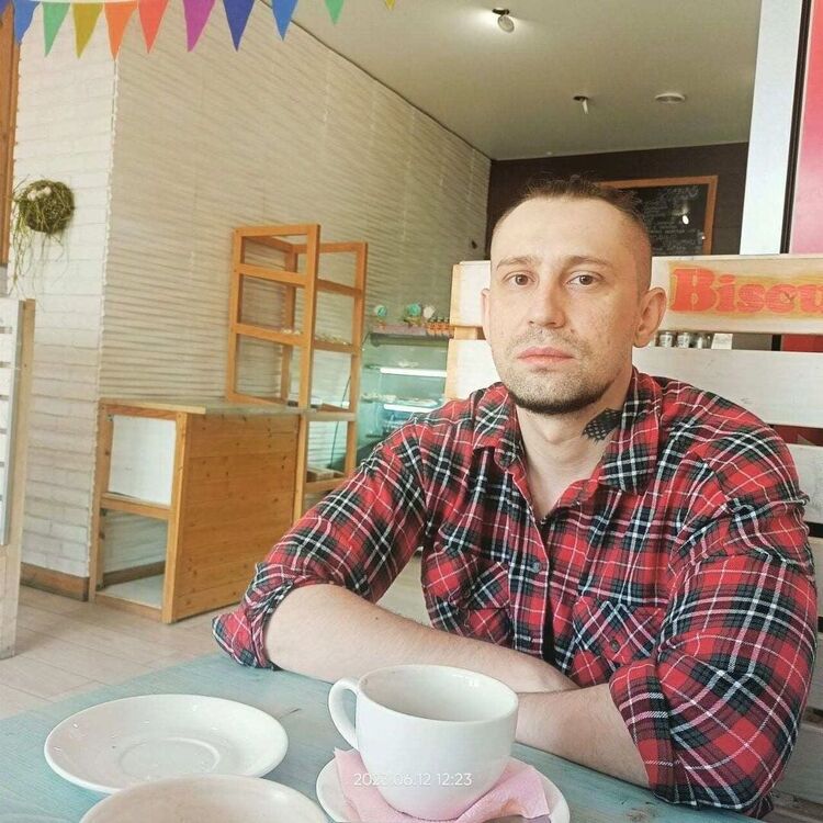  41889888  Maxim, 34 ,    