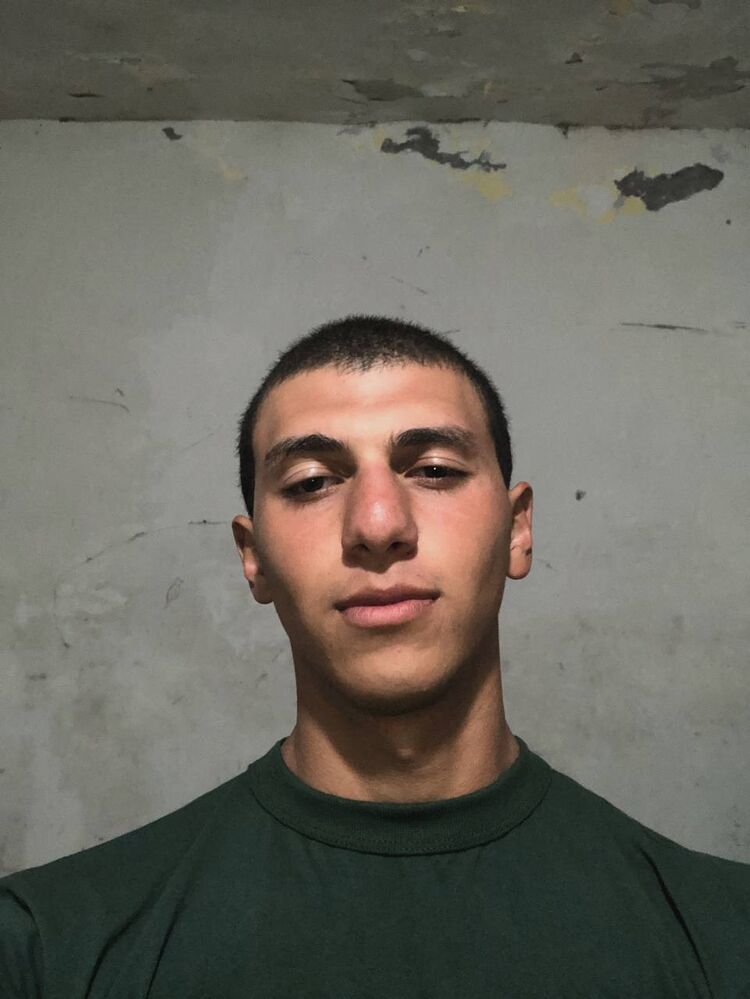  54570208  Mika, 20 ,    