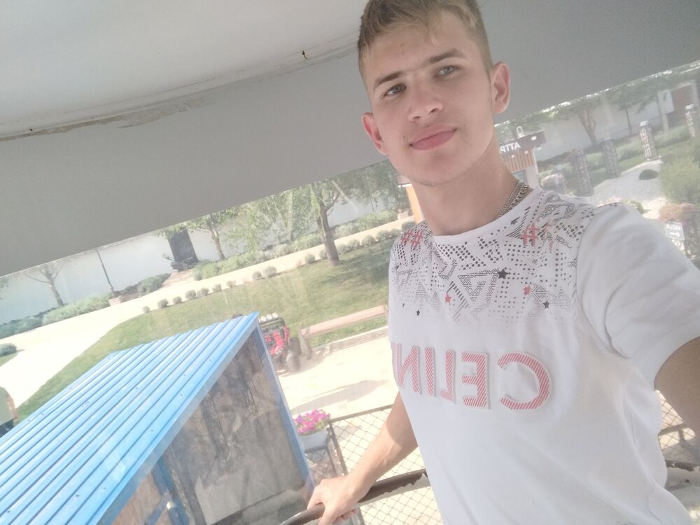  50577008  Roman, 21 ,     