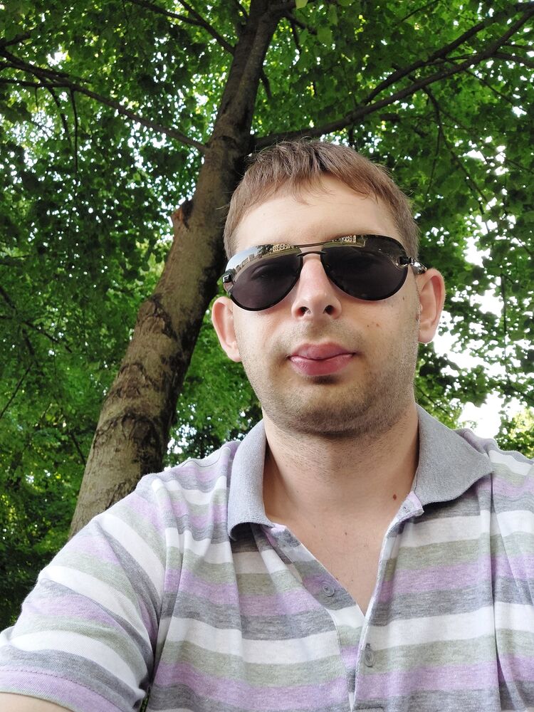  35274918  Viktor, 34 ,    --