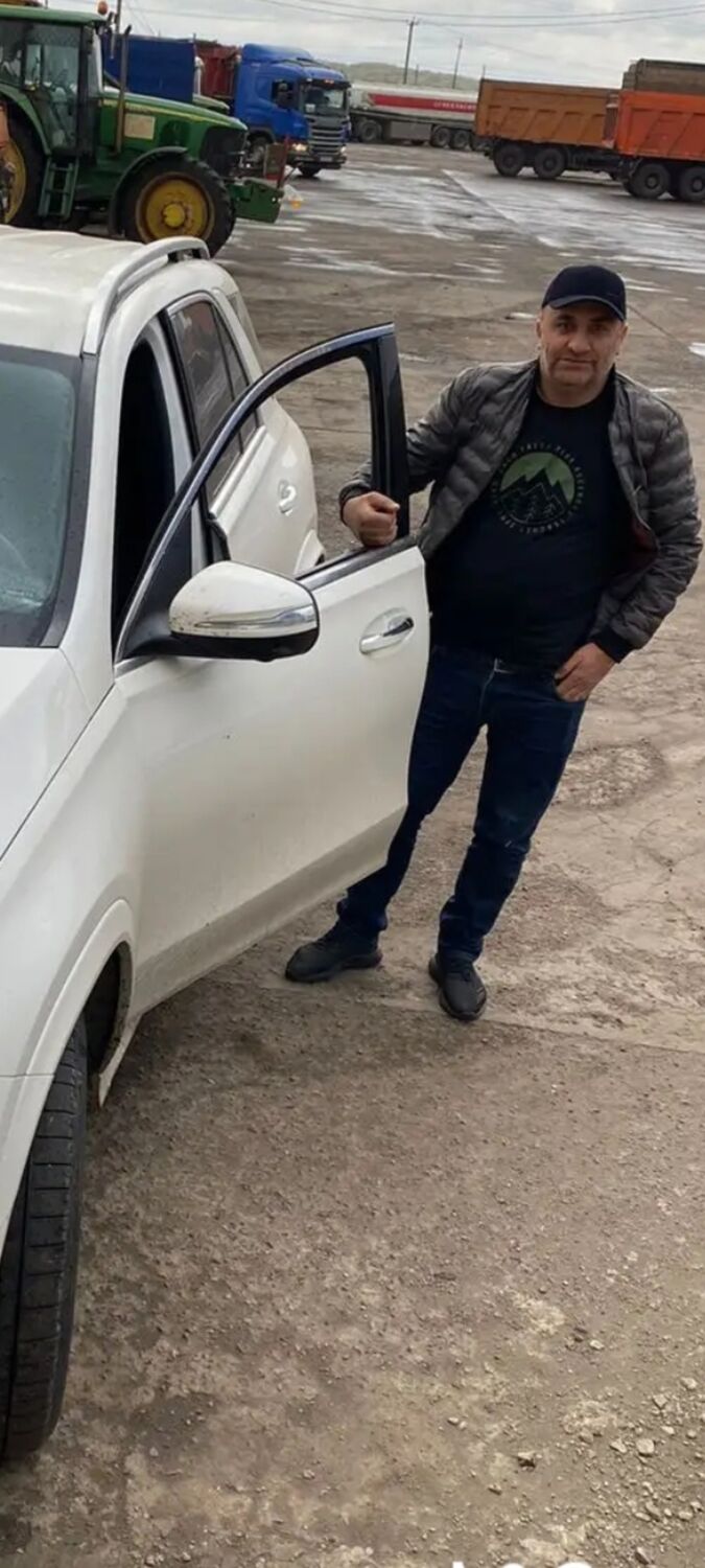  53705998  Oganes, 43 ,     