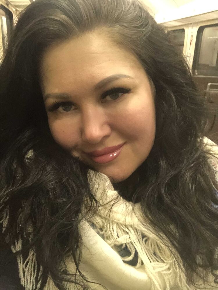  40568378  Elena, 40 ,    