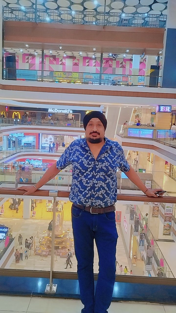  49685958  Preet, 36 ,    