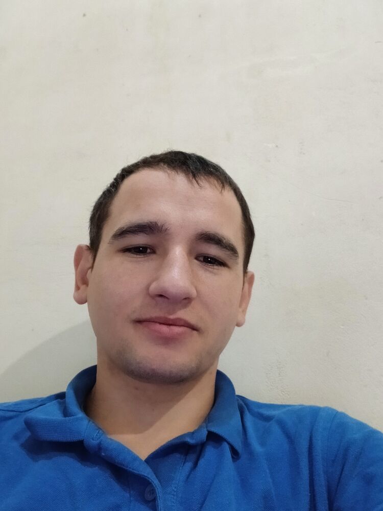  48010358  Andrei, 27 ,    