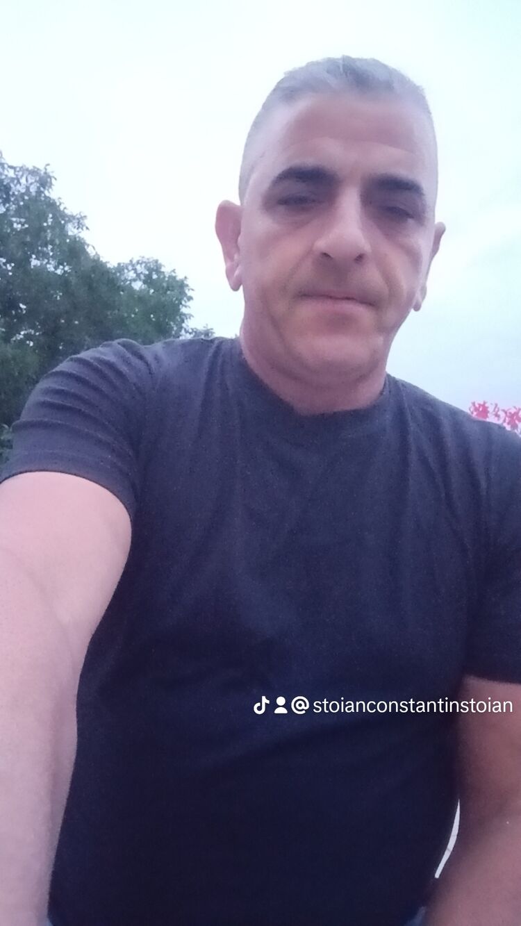  38677648  Stoian, 51 ,    