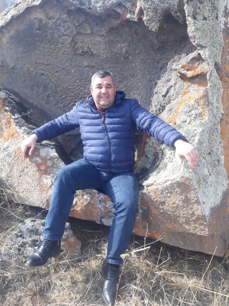  51111998  Armen, 44 ,    