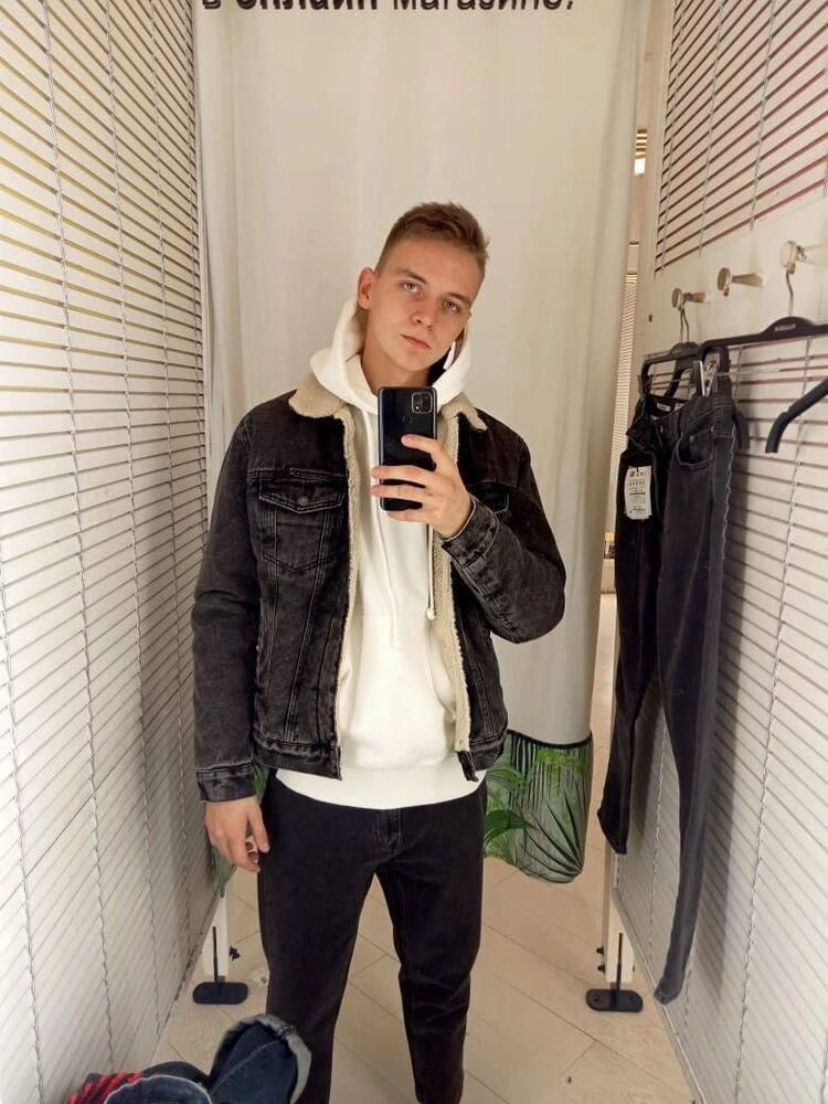  44046558  , 21 ,    -