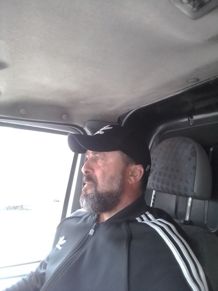  36883068  , 52 ,    