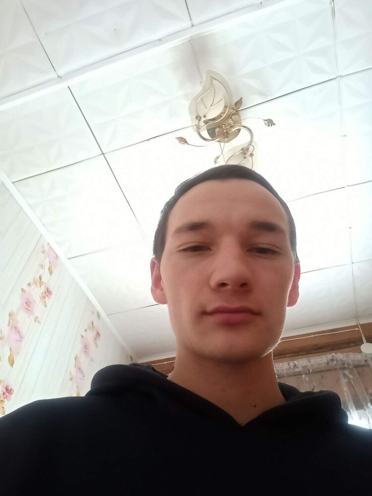  45017928  Ilyas, 27 ,    