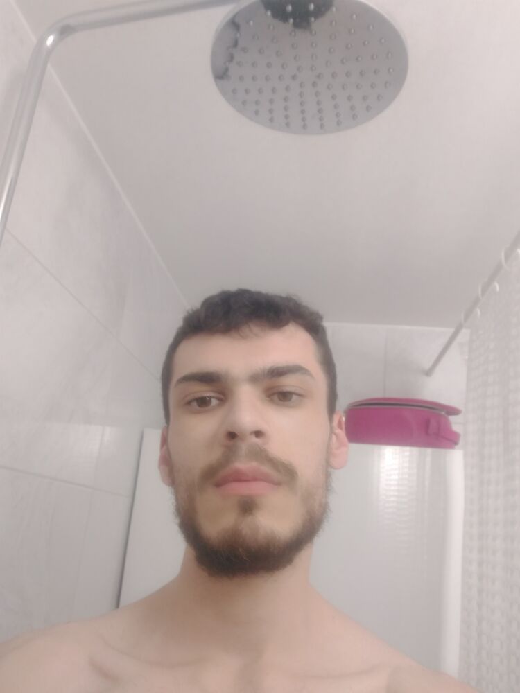 41745768  Robert, 28 ,    