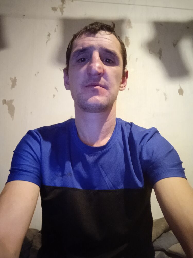  42985068  Ivan, 33 ,    