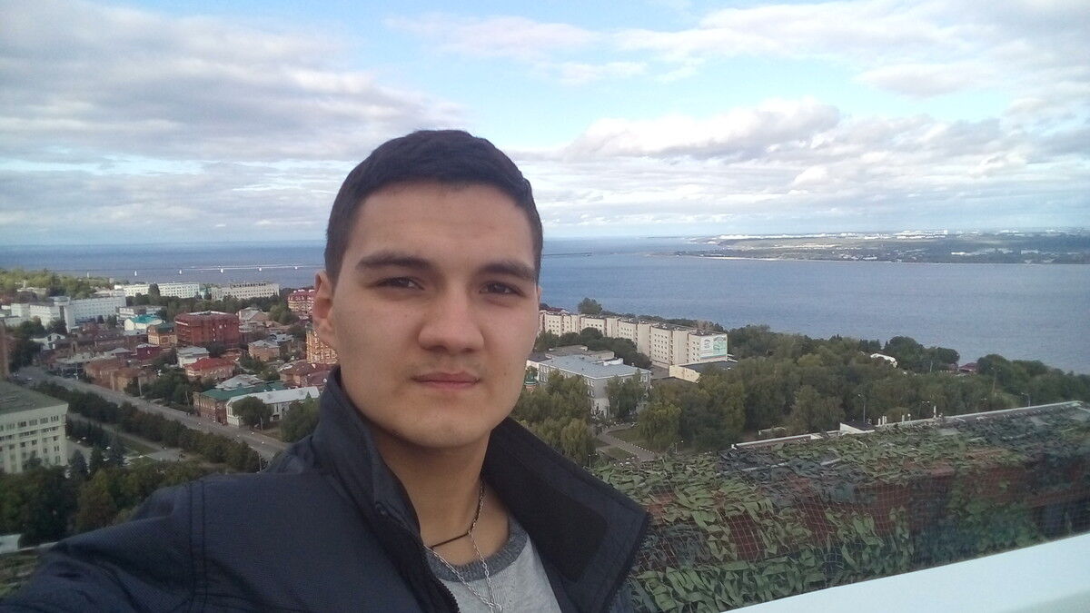  10511688  Artur, 27 ,    
