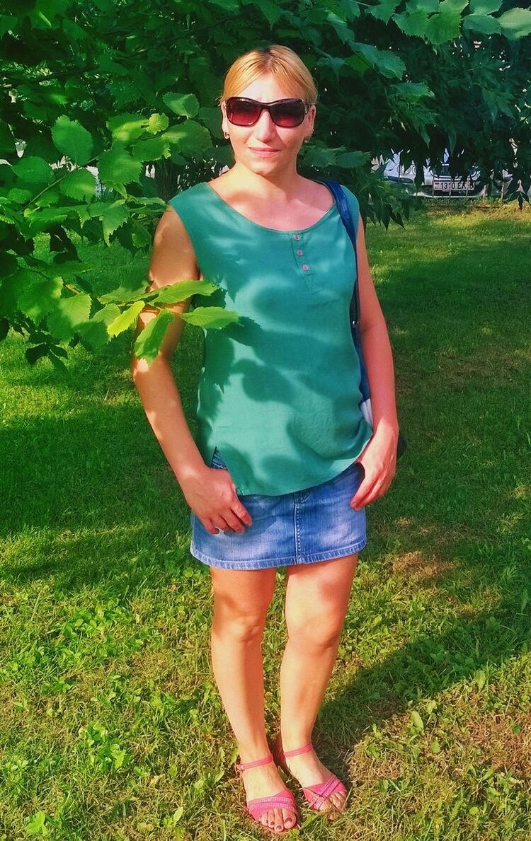  ,   Viktoria, 42 ,  
