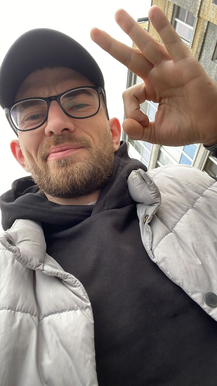  44789728  RUSLANOVICH, 29 ,    