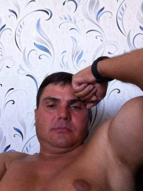  23931888  Viktor, 47 ,    