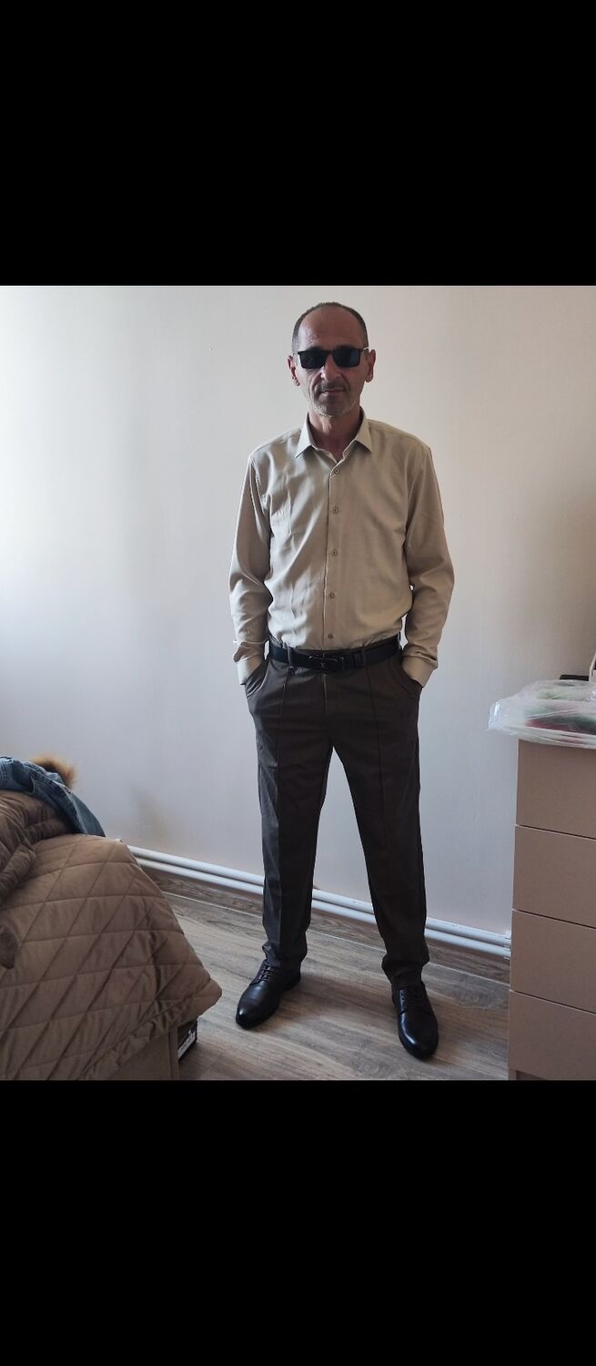  54737108  Karen, 46 ,    