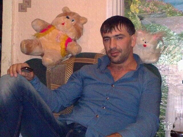  4220088  Umar, 44 ,    