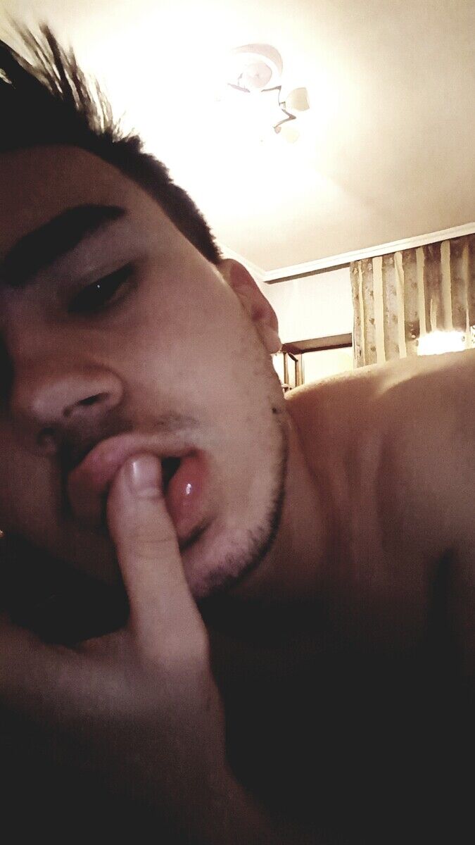  21670868  Elio, 24 ,    