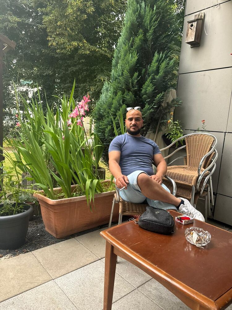  44667768  Ibrahim, 32 ,    Bonn