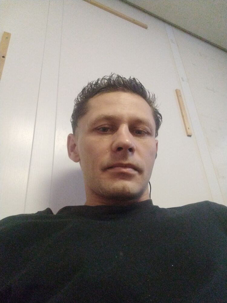  52309489  Jury, 33 ,    