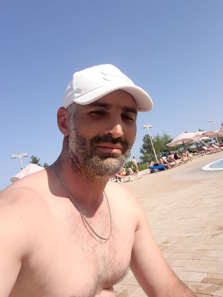  29032898  , 37 ,    