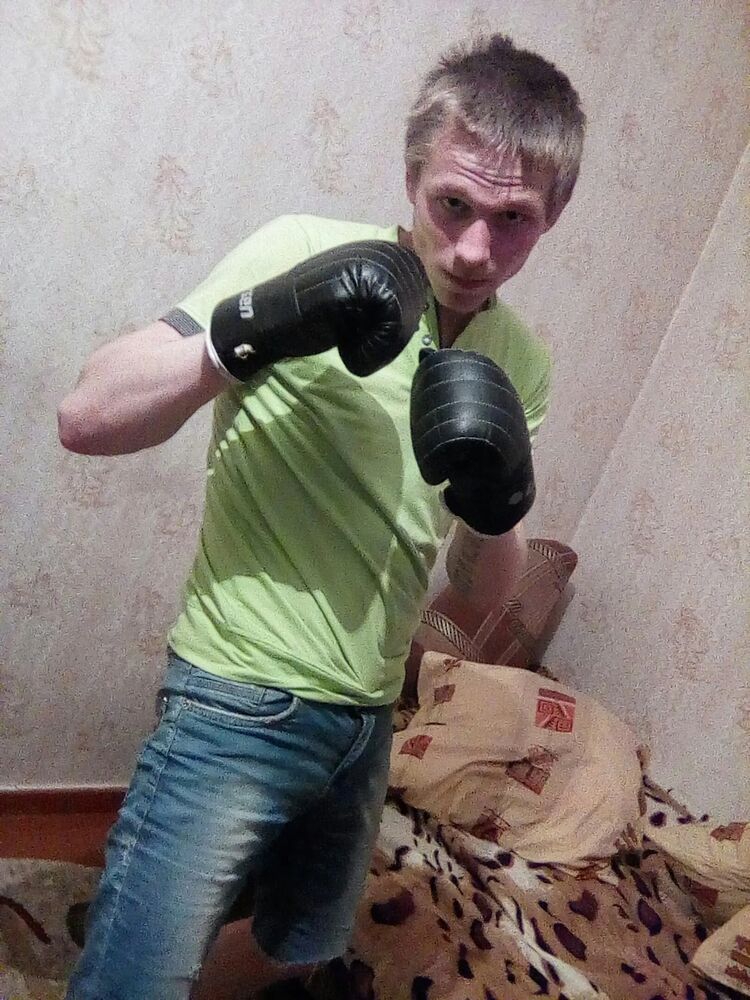  37009258  Dmitry, 25 ,    