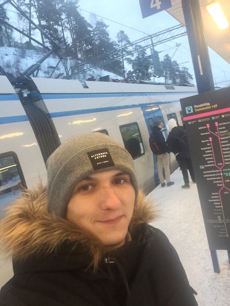  16319458  Dima, 31 ,    