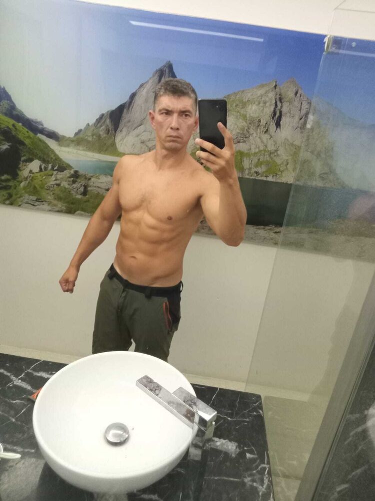  Podgorica,   Sergei, 35 ,   ,   