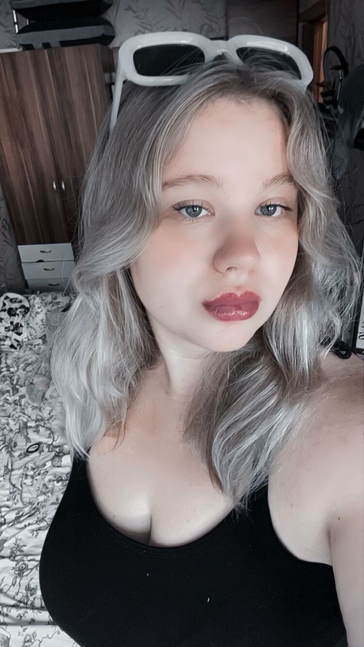  44730358  Jekaterina, 19 ,    