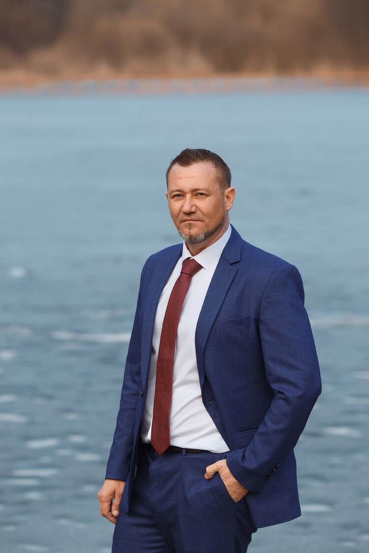  ,   Vitaly, 46 ,   c 