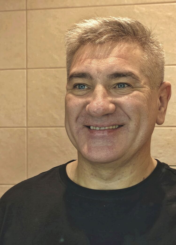  54121108  Andrey, 52 ,    