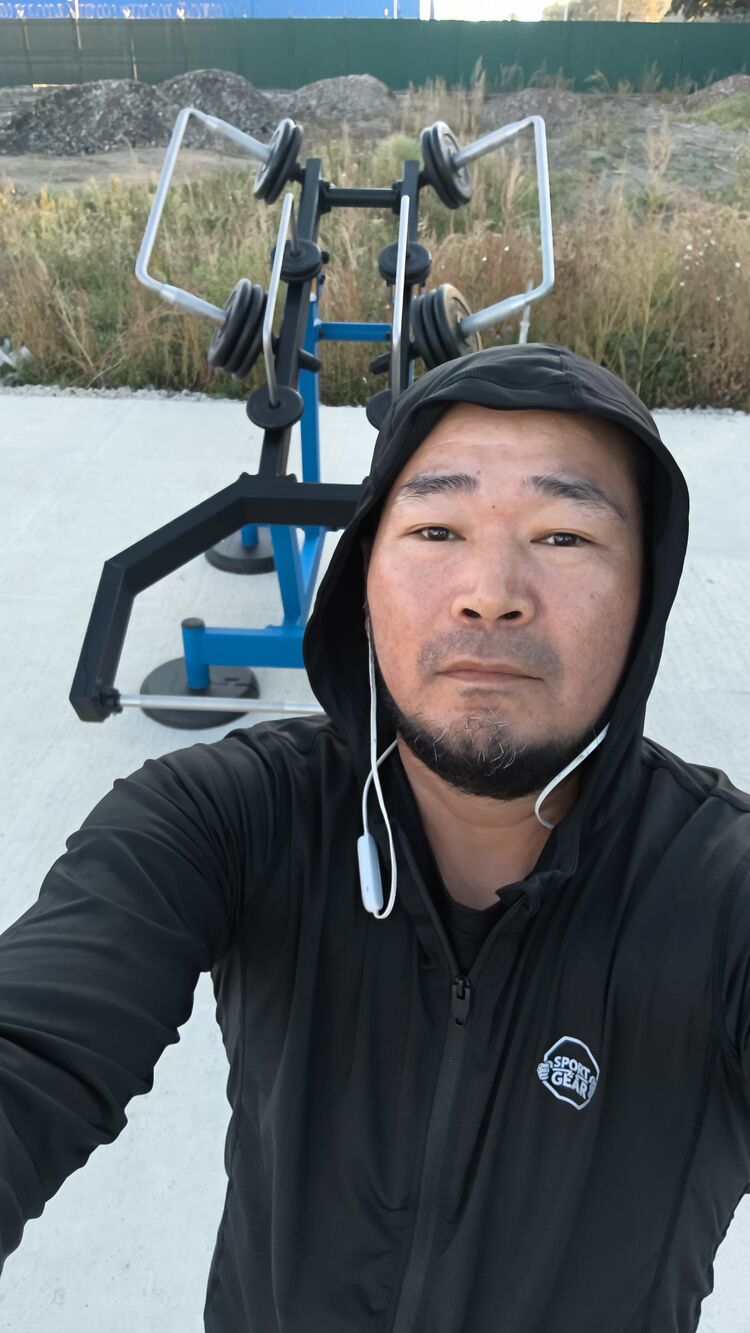  54365068  Artur, 44 ,    