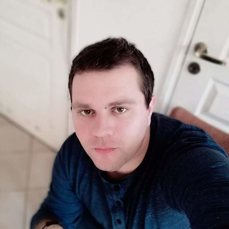  18532268  Irakli, 31 ,    