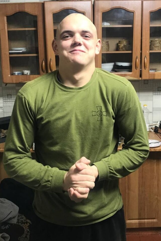  48585858  Denis, 20 ,    