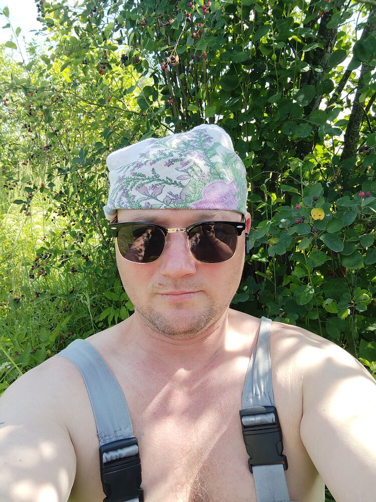  52436128  Mihail, 44 ,    