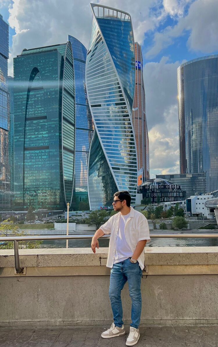  45227038  Narek, 21 ,    