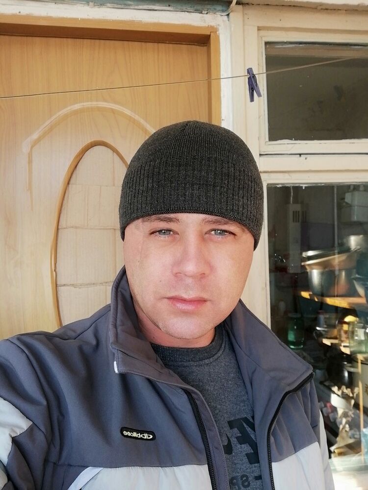  ,   Denis, 37 ,   ,   , c 