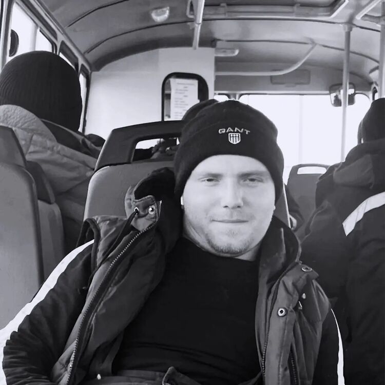  53698898  Slavik, 24 ,    