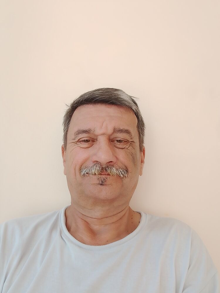  53294078  Nik, 53 ,    