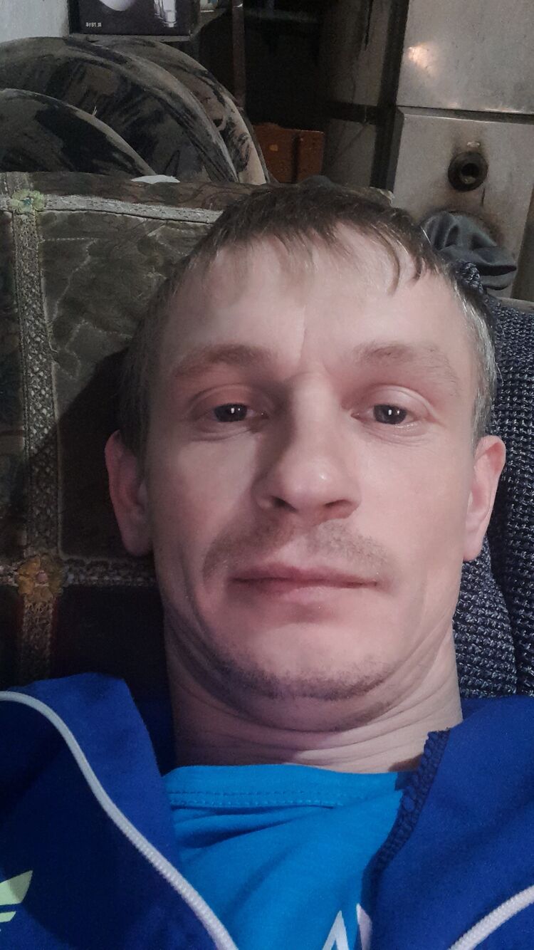  40043808  Denis, 32 ,    