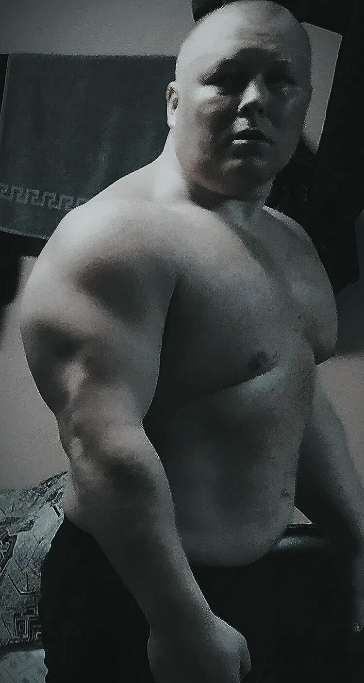  41781138  Pavel, 41 ,    