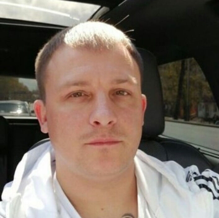 19039378  Andrei, 38 ,    