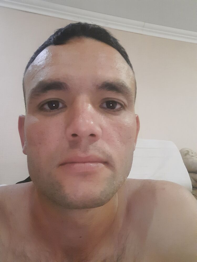  45433528  Artur, 31 ,    