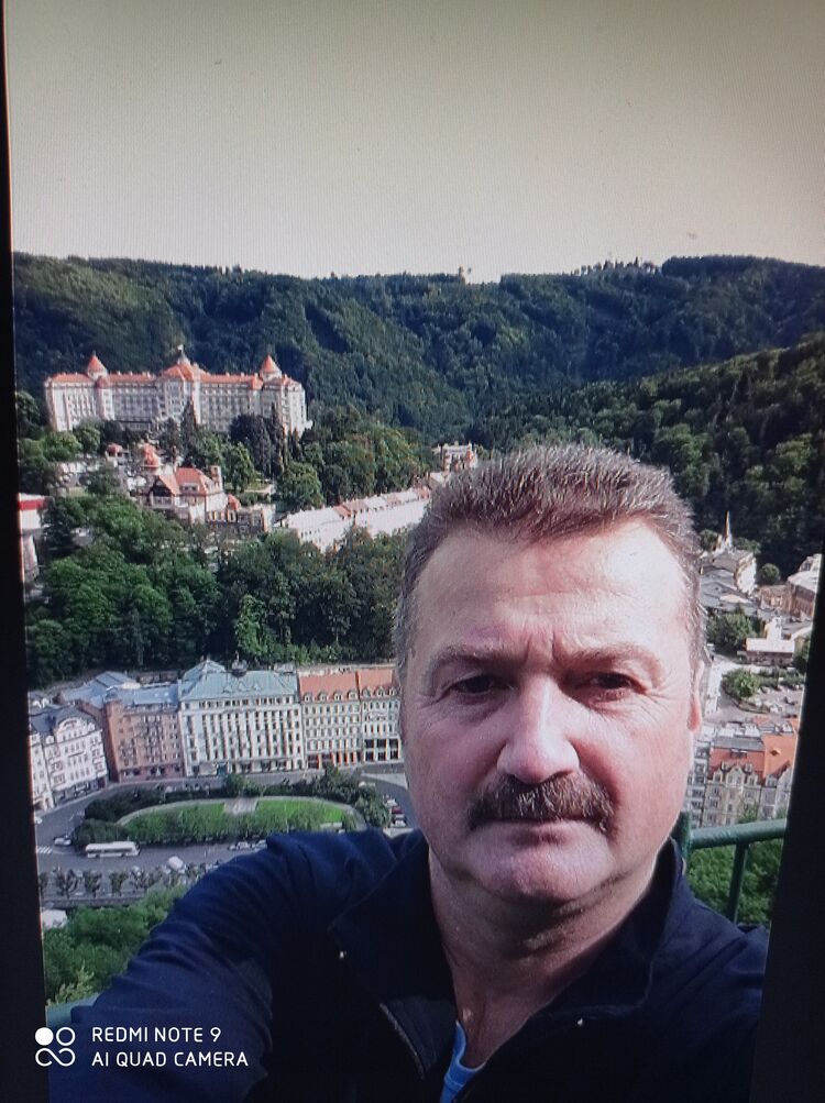  44133728  Viktor, 55 ,    