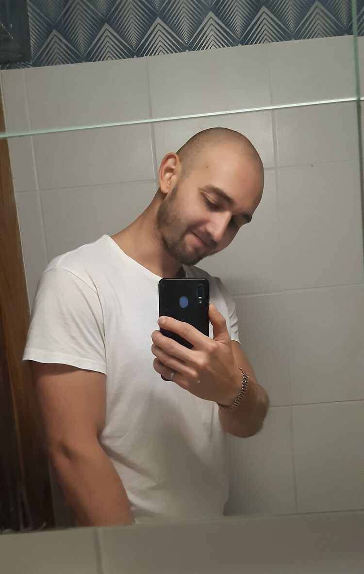  24554318  , 28 ,    