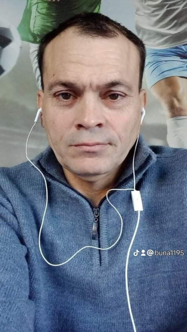  42404118  Nicolai, 54 ,    