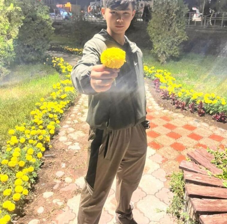  54685058  Adik, 18 ,    