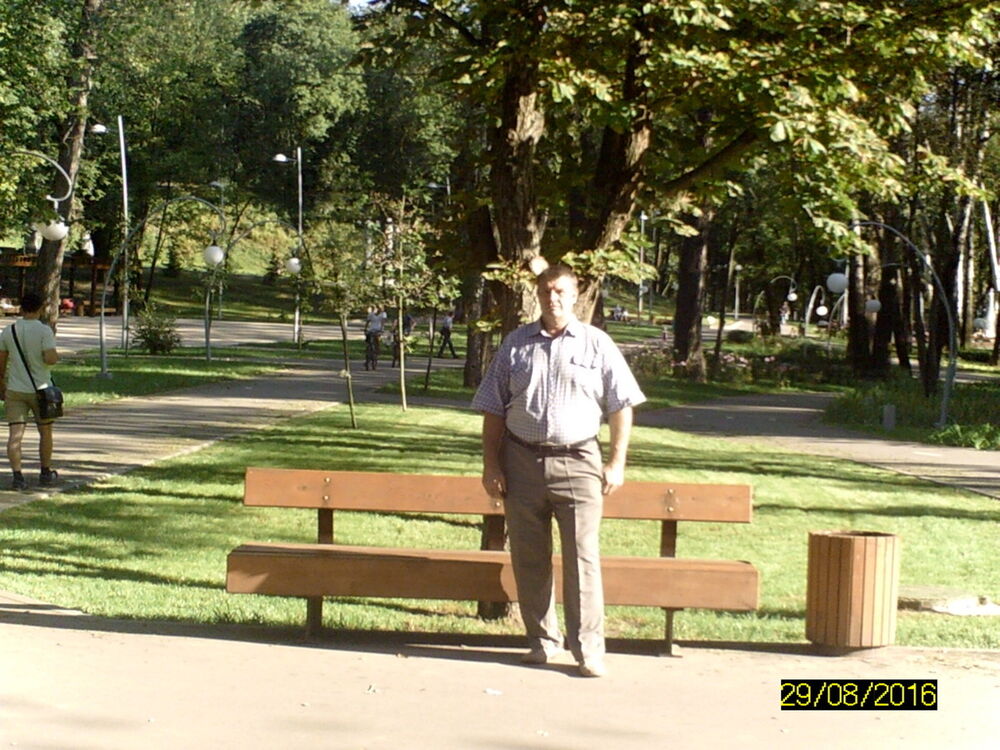  15195678  Viktor, 60 ,    