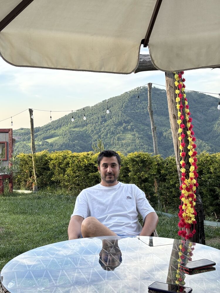  52588678  Mustafa, 32 ,    