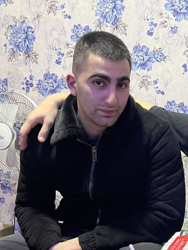  41795448  Zaven, 23 ,    